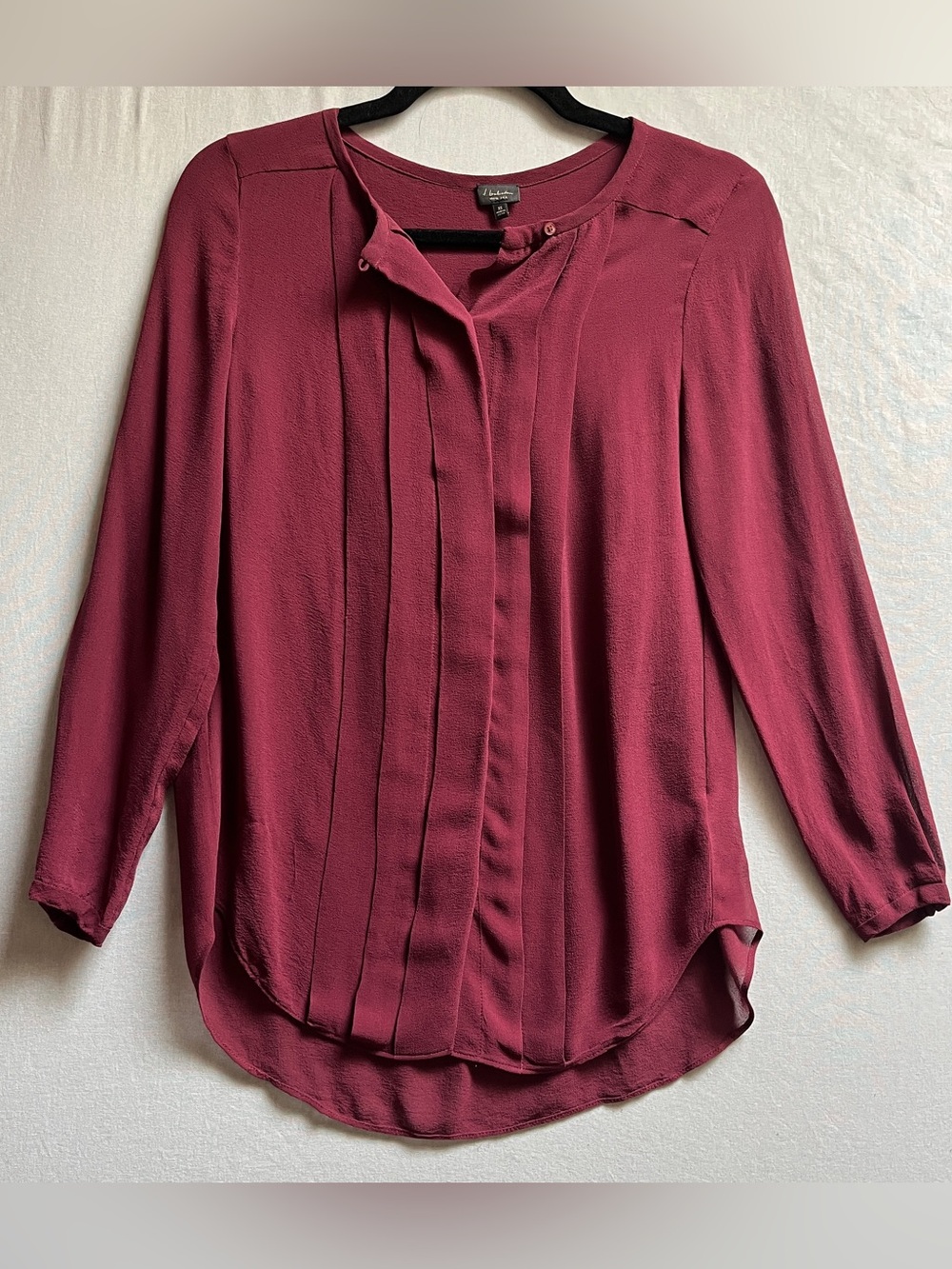 Babaton Aritzia 100% Silk Wine Red Pleated Front Blouse Size XS